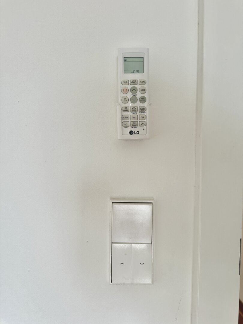 Frisch renovierte Dachgeschoss - Maisonette mit 2 Terrassen, Kamin und Klimaanlage