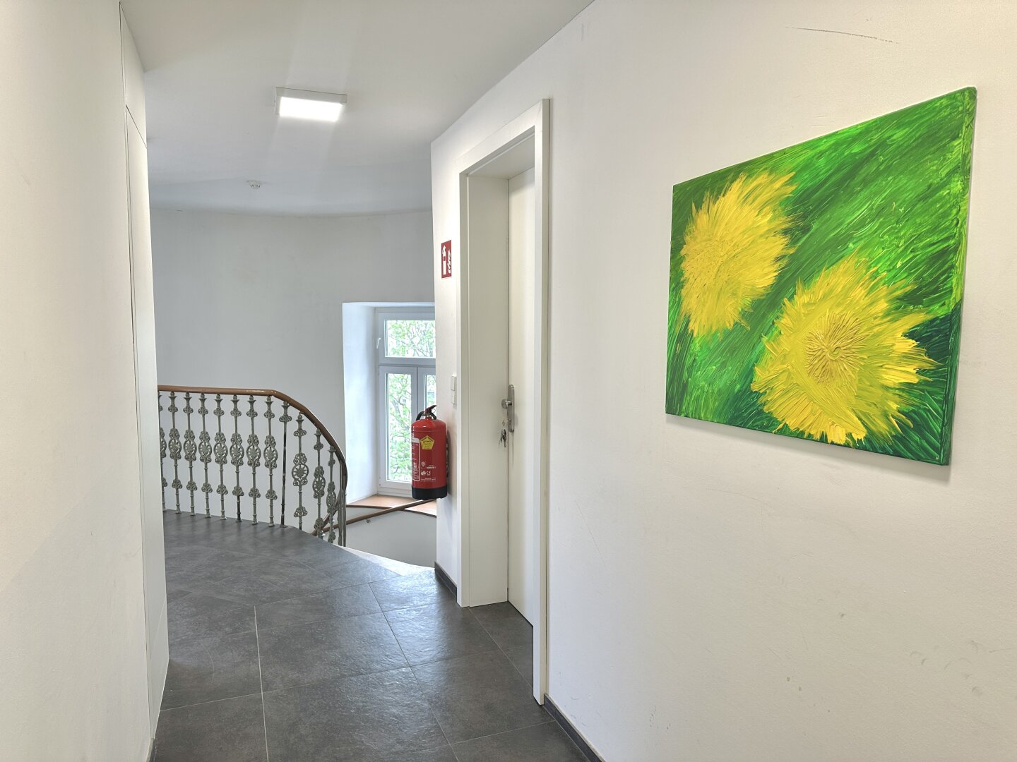 Frisch renovierte Dachgeschoss - Maisonette mit 2 Terrassen, Kamin und Klimaanlage