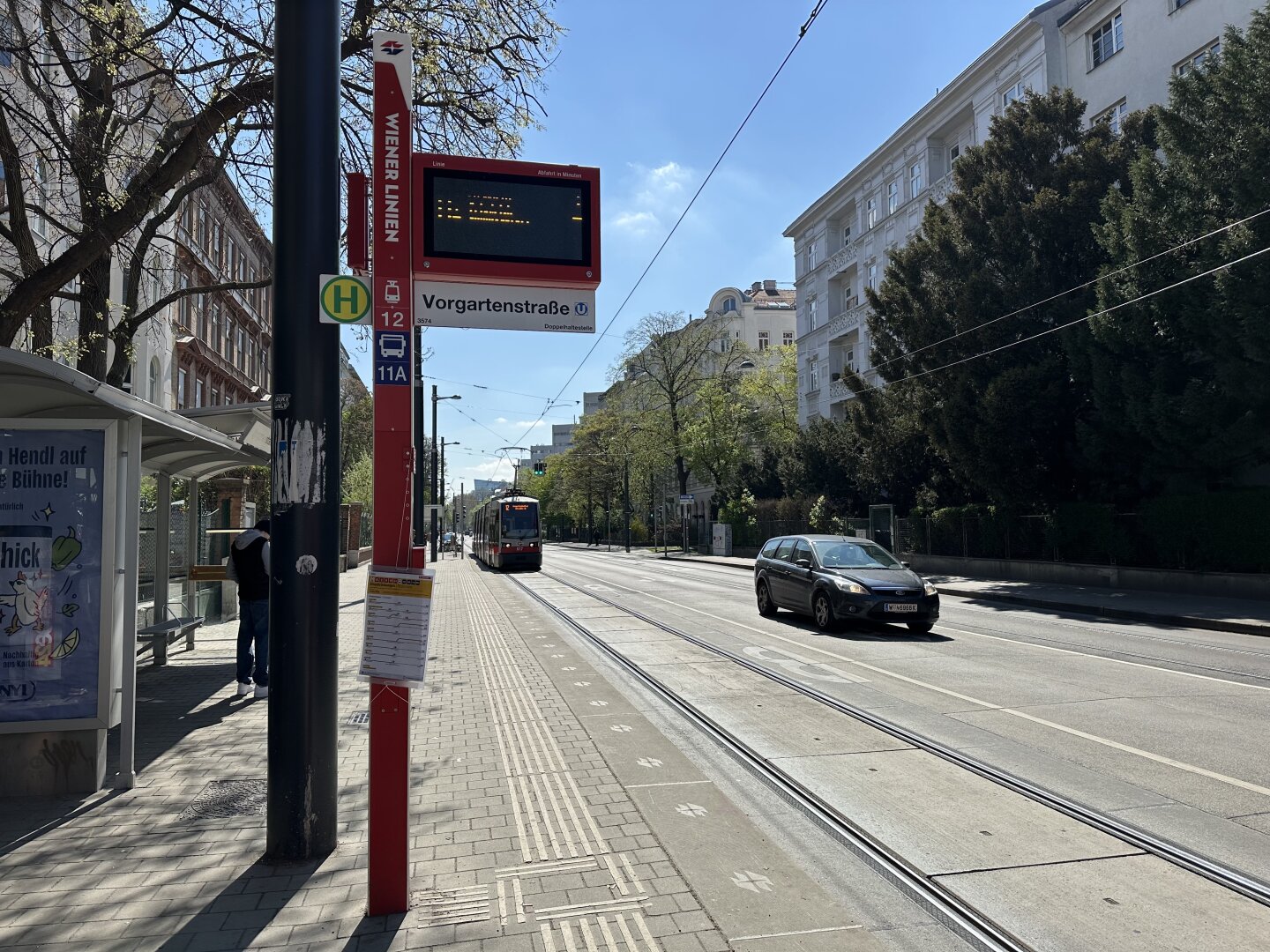 Frisch renovierte Dachgeschoss - Maisonette mit 2 Terrassen, Kamin und Klimaanlage