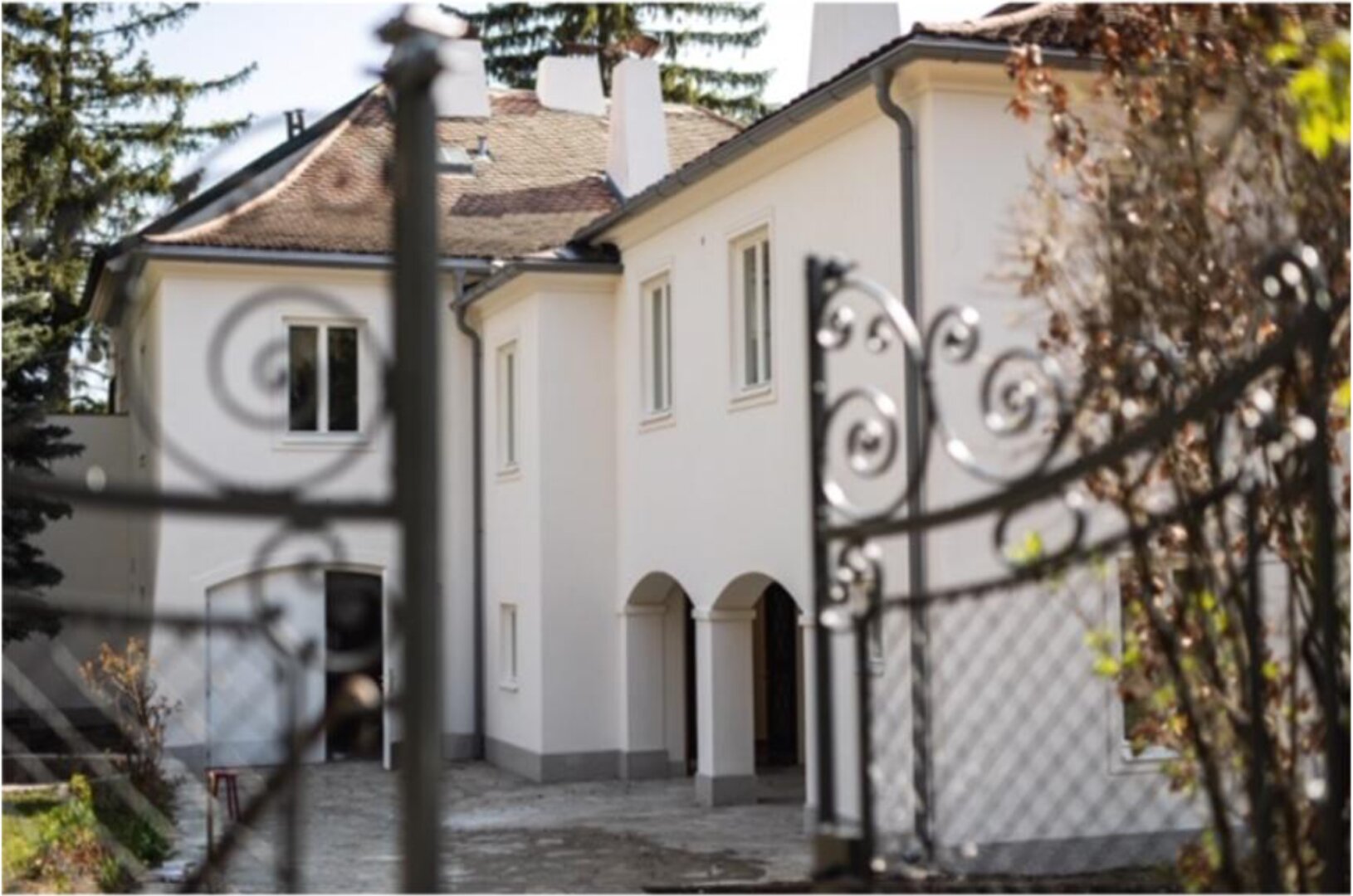 Hochwertig sanierte Gründerzeitvilla mit ca. 1.000 m² Garten und Garage in Bestlage Hietzing – TOP PREIS