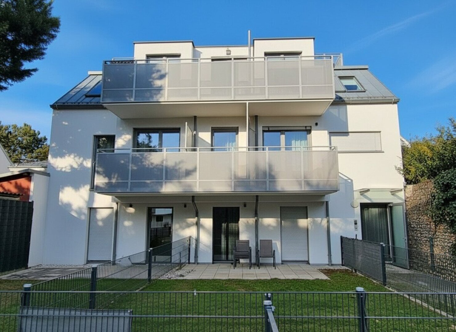 MODERNE 3-ZIMMER-WOHNUNG MIT BALKON & TIEFGARAGE NAHE U6