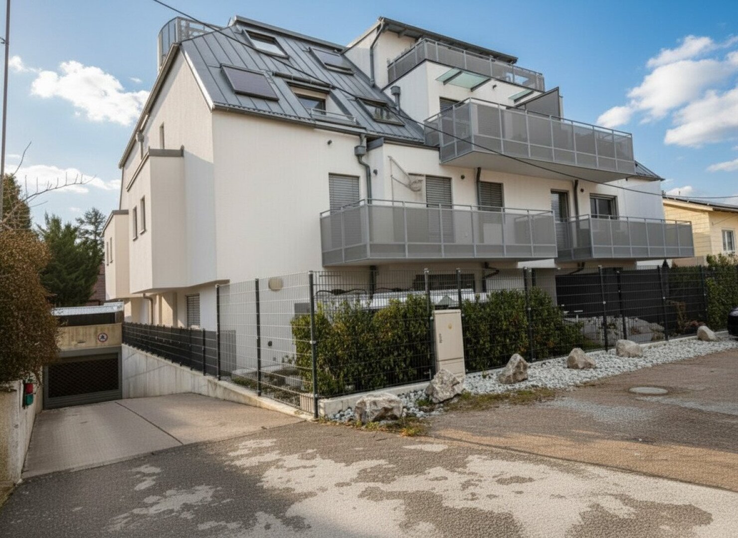 MODERNE 3-ZIMMER-WOHNUNG MIT BALKON & TIEFGARAGE NAHE U6