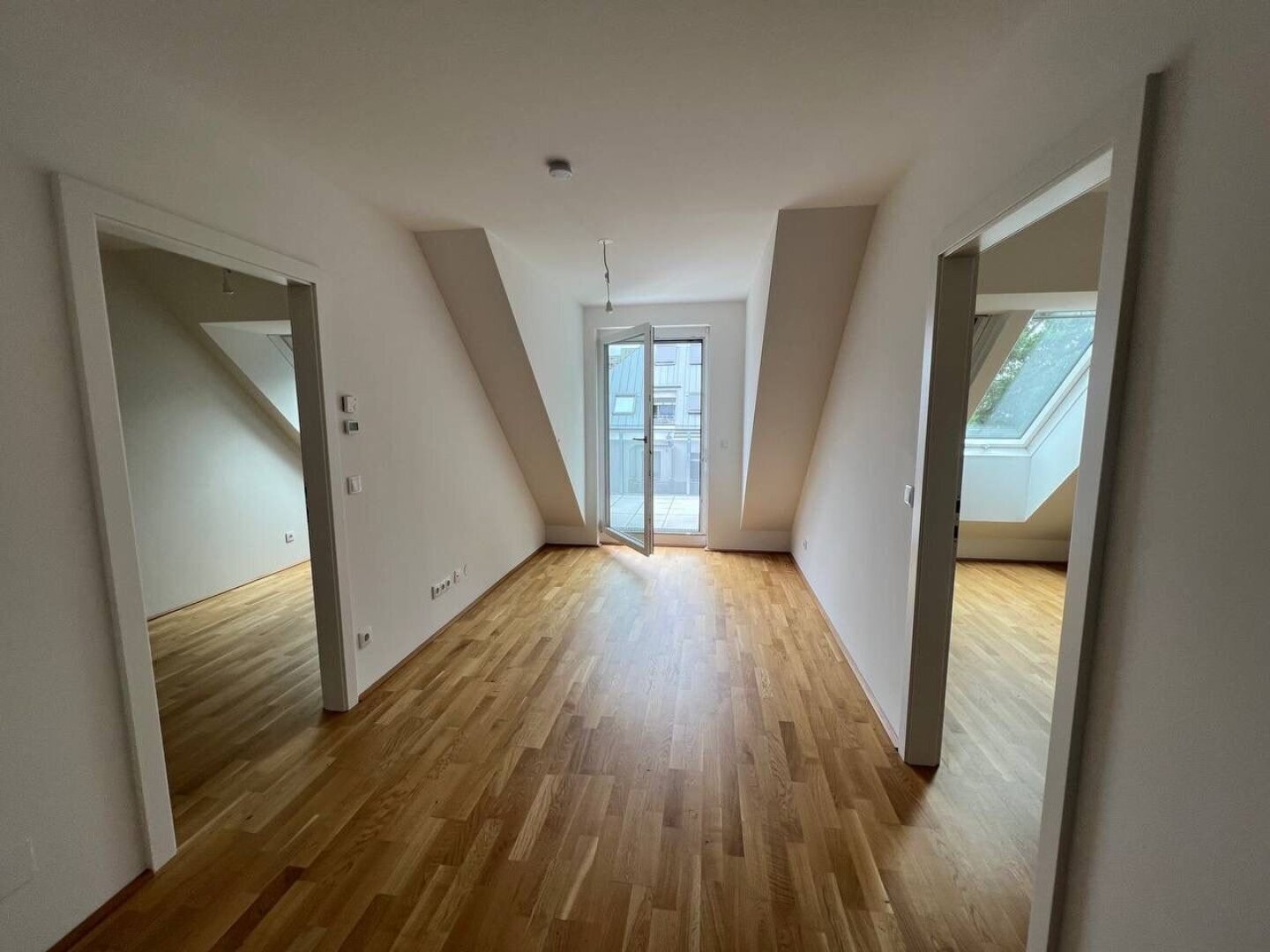 MODERNE 3-ZIMMER-WOHNUNG MIT BALKON & TIEFGARAGE NAHE U6