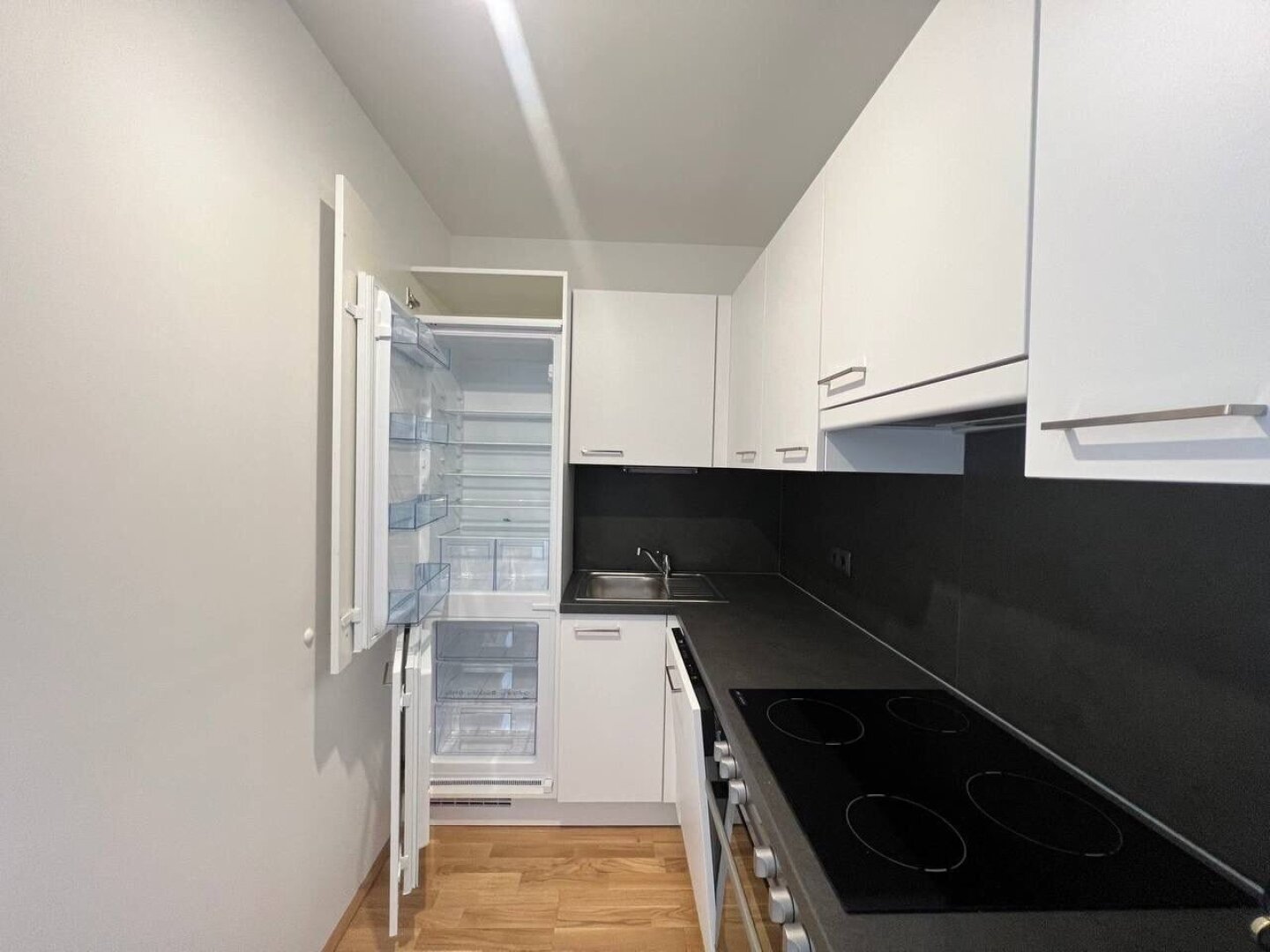 MODERNE 3-ZIMMER-WOHNUNG MIT BALKON & TIEFGARAGE NAHE U6