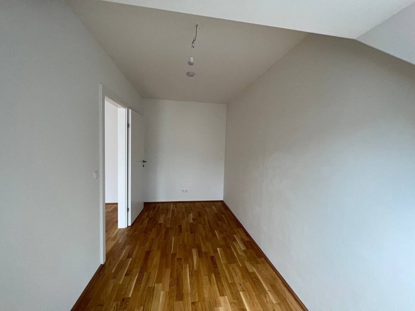 MODERNE 3-ZIMMER-WOHNUNG MIT BALKON & TIEFGARAGE NAHE U6