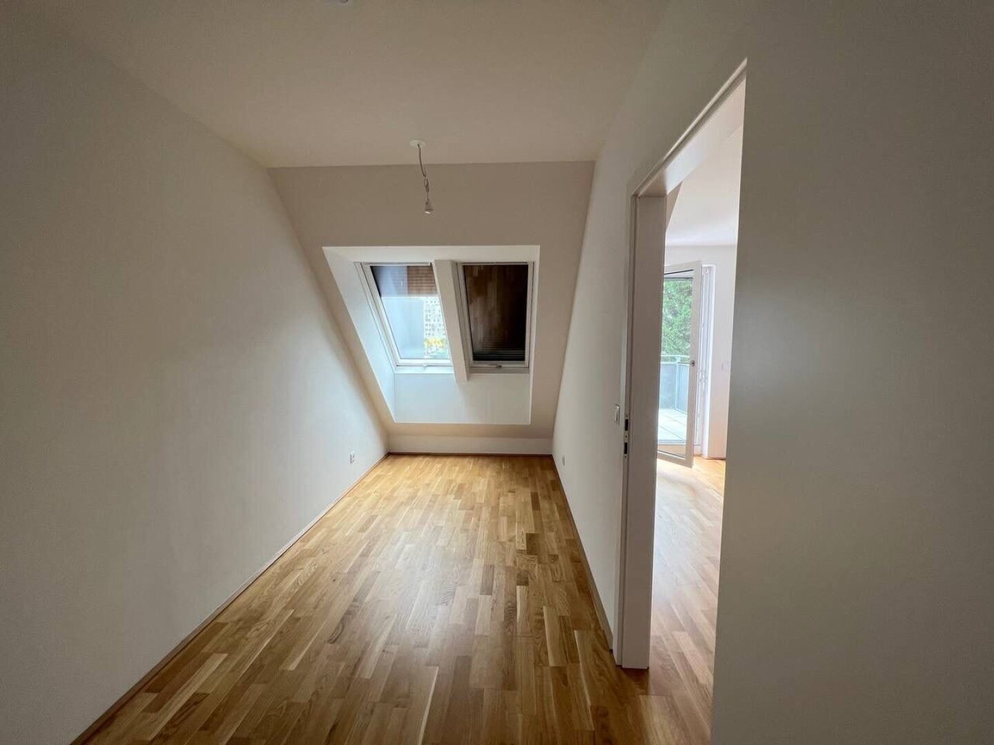 MODERNE 3-ZIMMER-WOHNUNG MIT BALKON & TIEFGARAGE NAHE U6