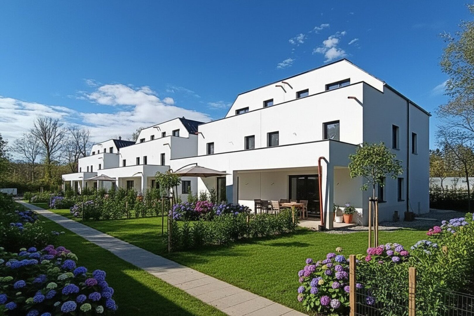 MODERNES FAMILIENHAUS MIT GARTEN & DACHTERRASSE – NUR 25 MIN. VON WIEN