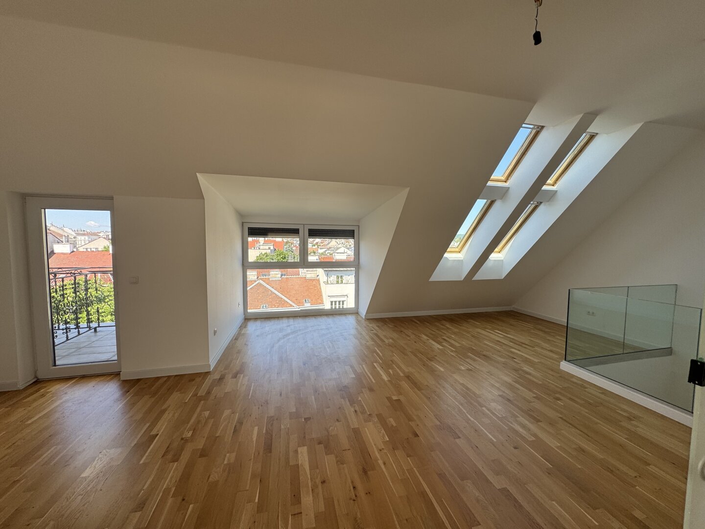 Penthouse-Feeling über den Dächern Wiens | Exklusive DG-Residenz mit Terrasse, Lift & Panoramablick