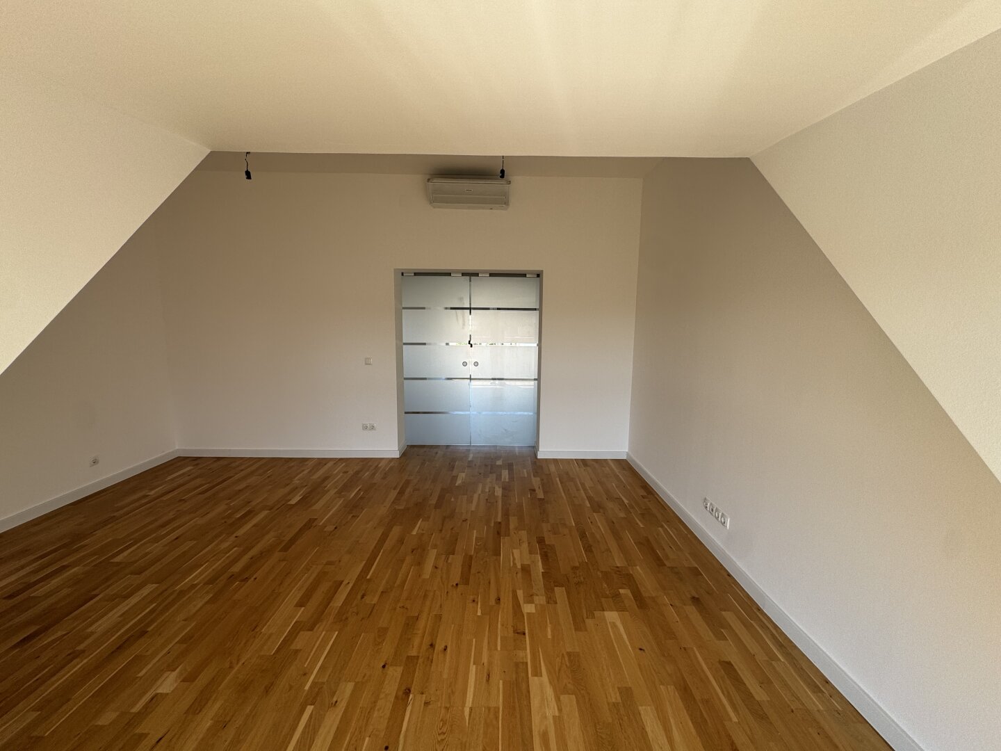 Penthouse-Feeling über den Dächern Wiens | Exklusive DG-Residenz mit Terrasse, Lift & Panoramablick