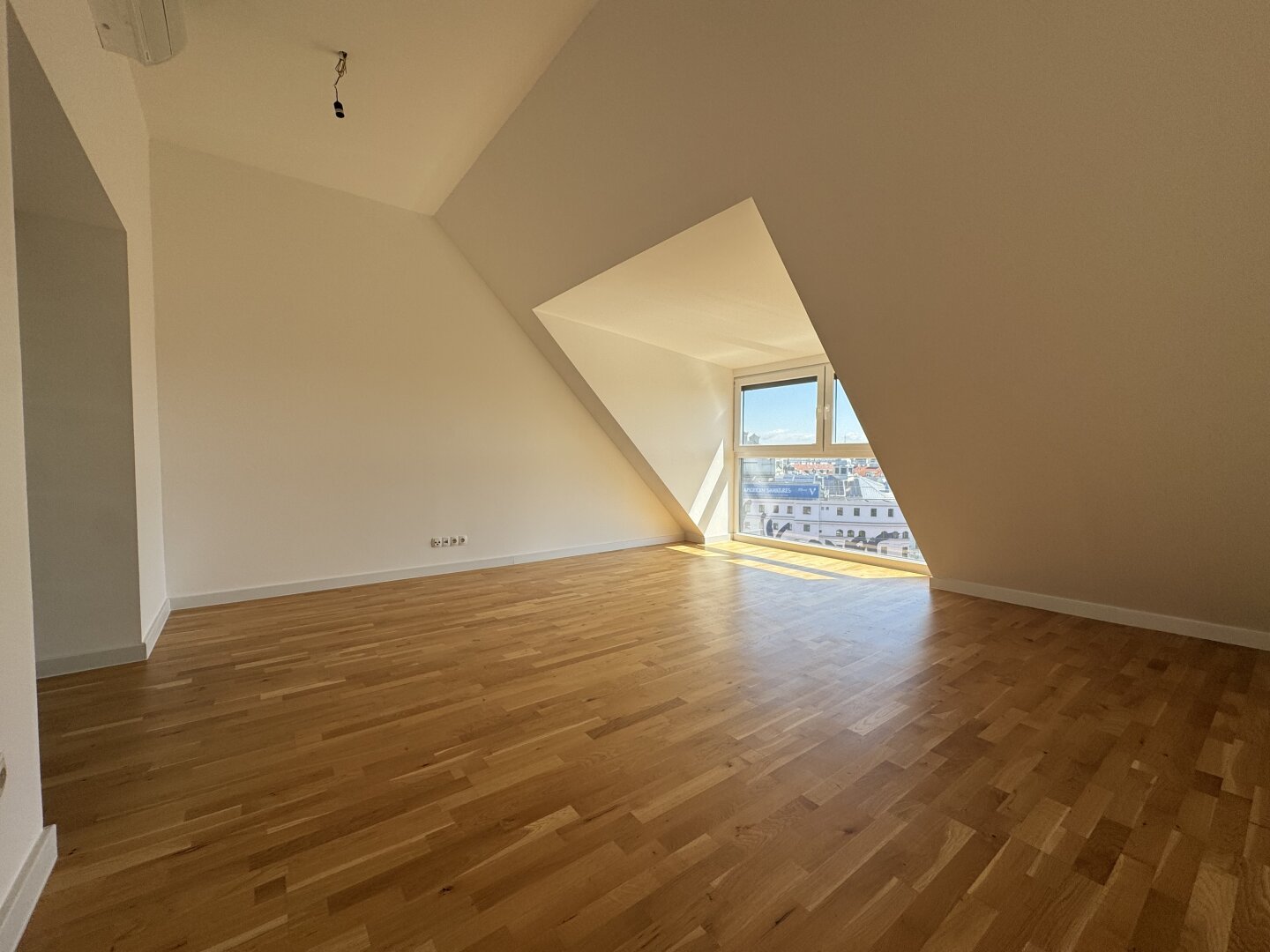 Dachgeschosswohnung mit Weitblick am Währinger Gürtel | Terrasse, Balkon, Lift & Klimaanlage