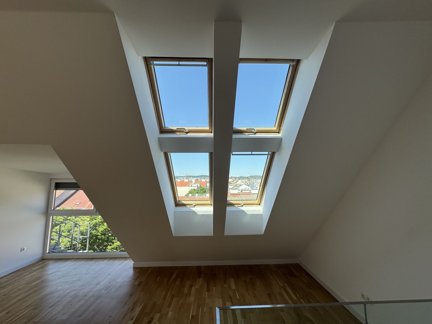 Dachgeschosswohnung mit Weitblick am Währinger Gürtel | Terrasse, Balkon, Lift & Klimaanlage