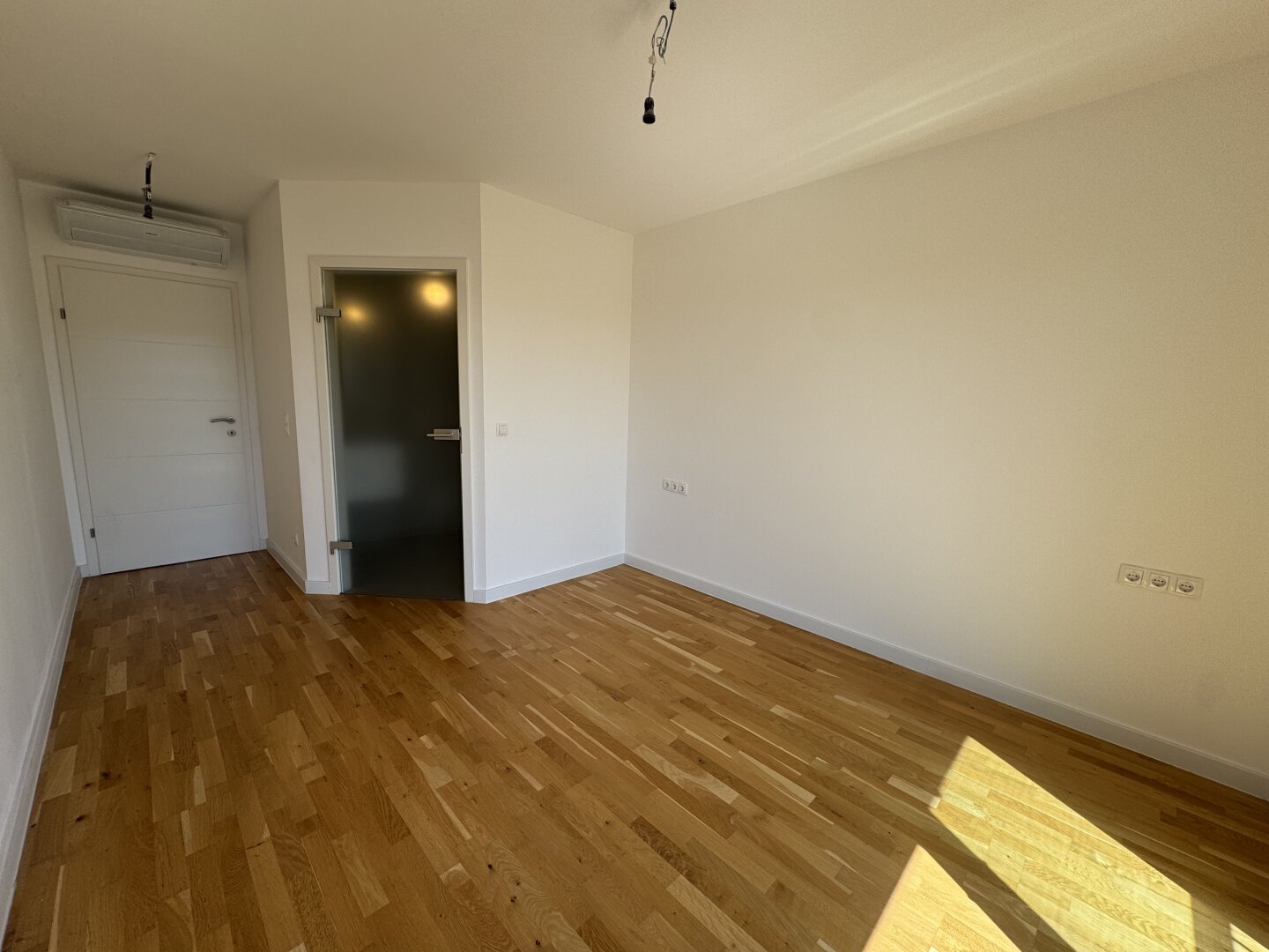 Großzügige Dachgeschosswohnung am Währinger Gürtel | 6 Zimmer | Terrasse, Balkon, Lift & Klimaanlage