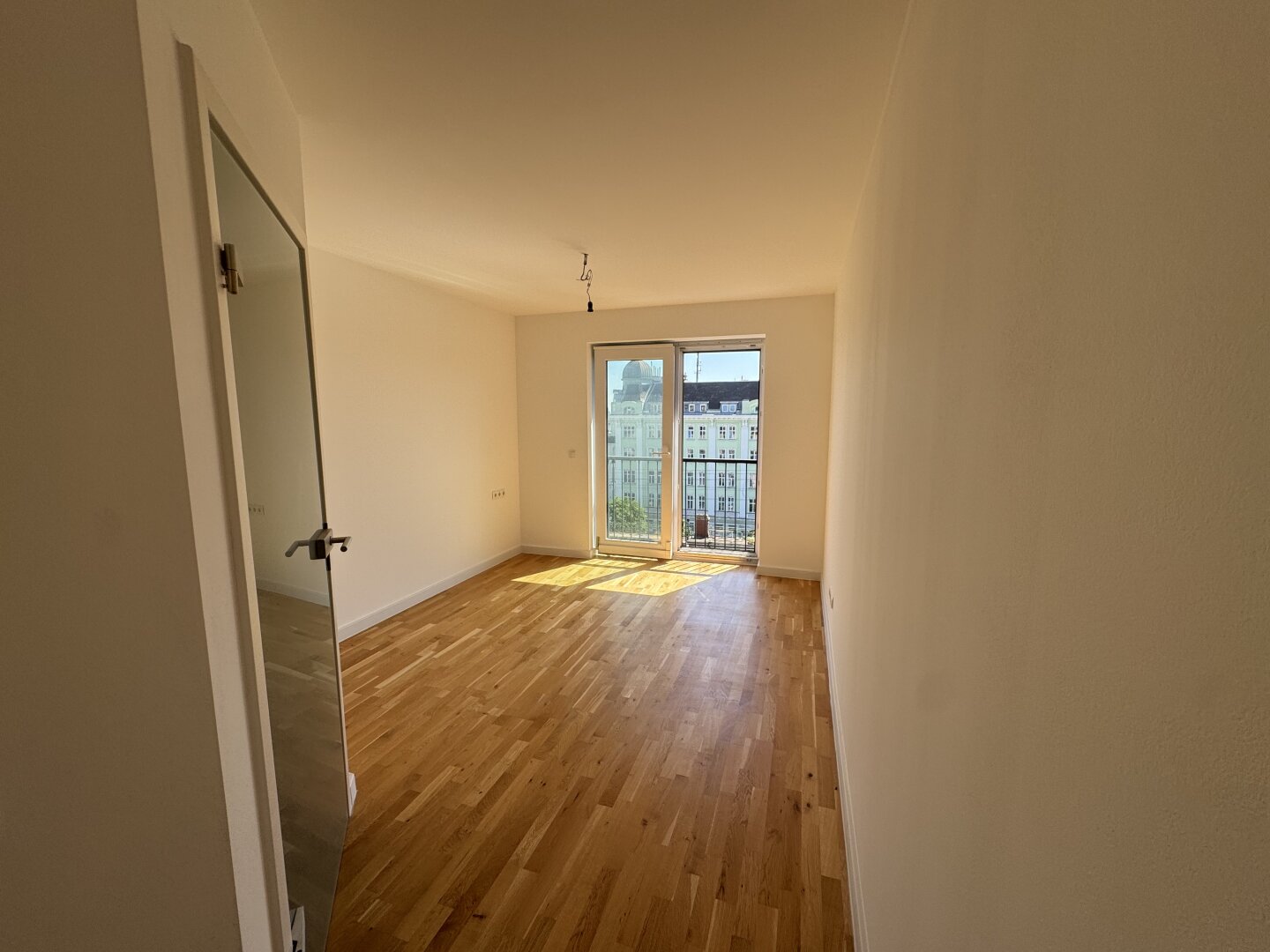 Großzügige Dachgeschosswohnung am Währinger Gürtel | 6 Zimmer | Terrasse, Balkon, Lift & Klimaanlage