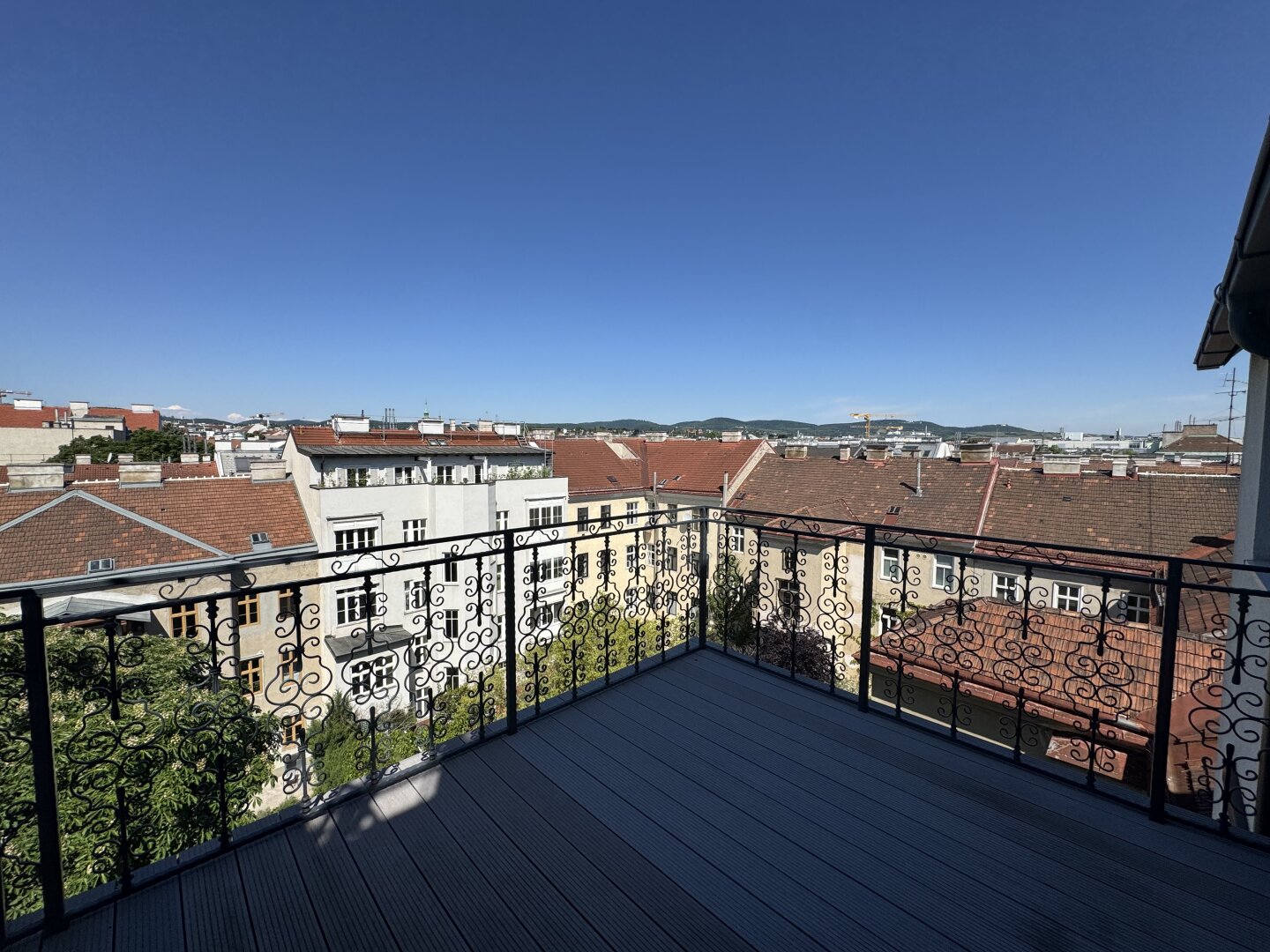 Großzügige Dachgeschosswohnung am Währinger Gürtel | 6 Zimmer | Terrasse, Balkon, Lift & Klimaanlage