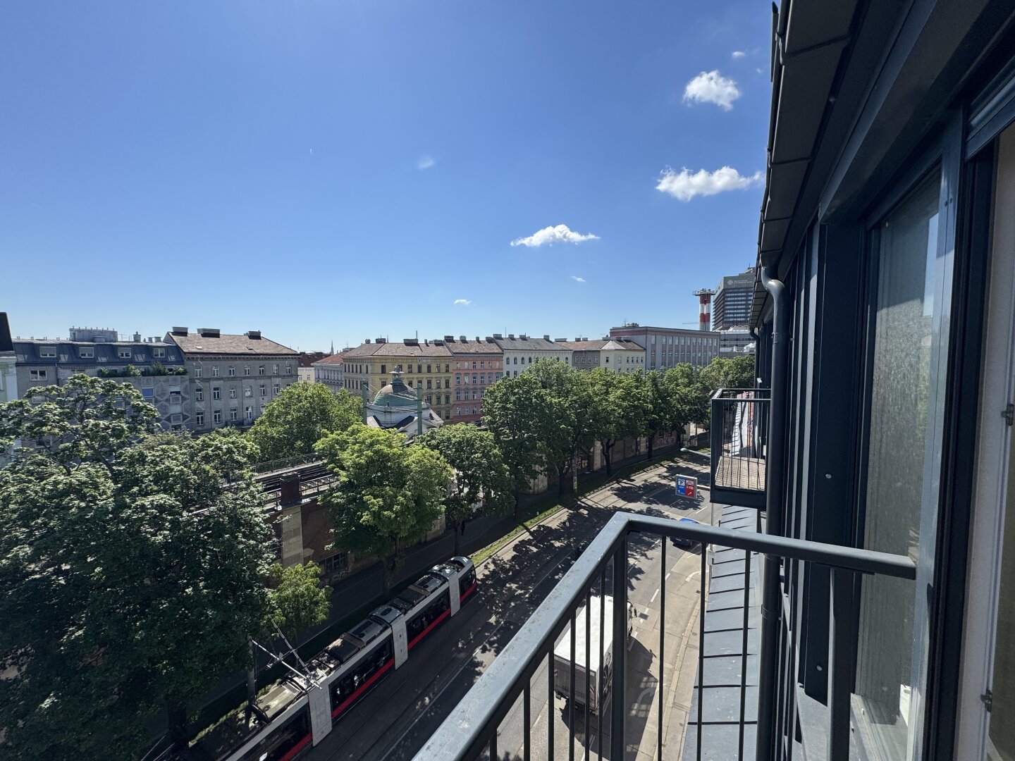 Großzügige Dachgeschosswohnung am Währinger Gürtel | 6 Zimmer | Terrasse, Balkon, Lift & Klimaanlage