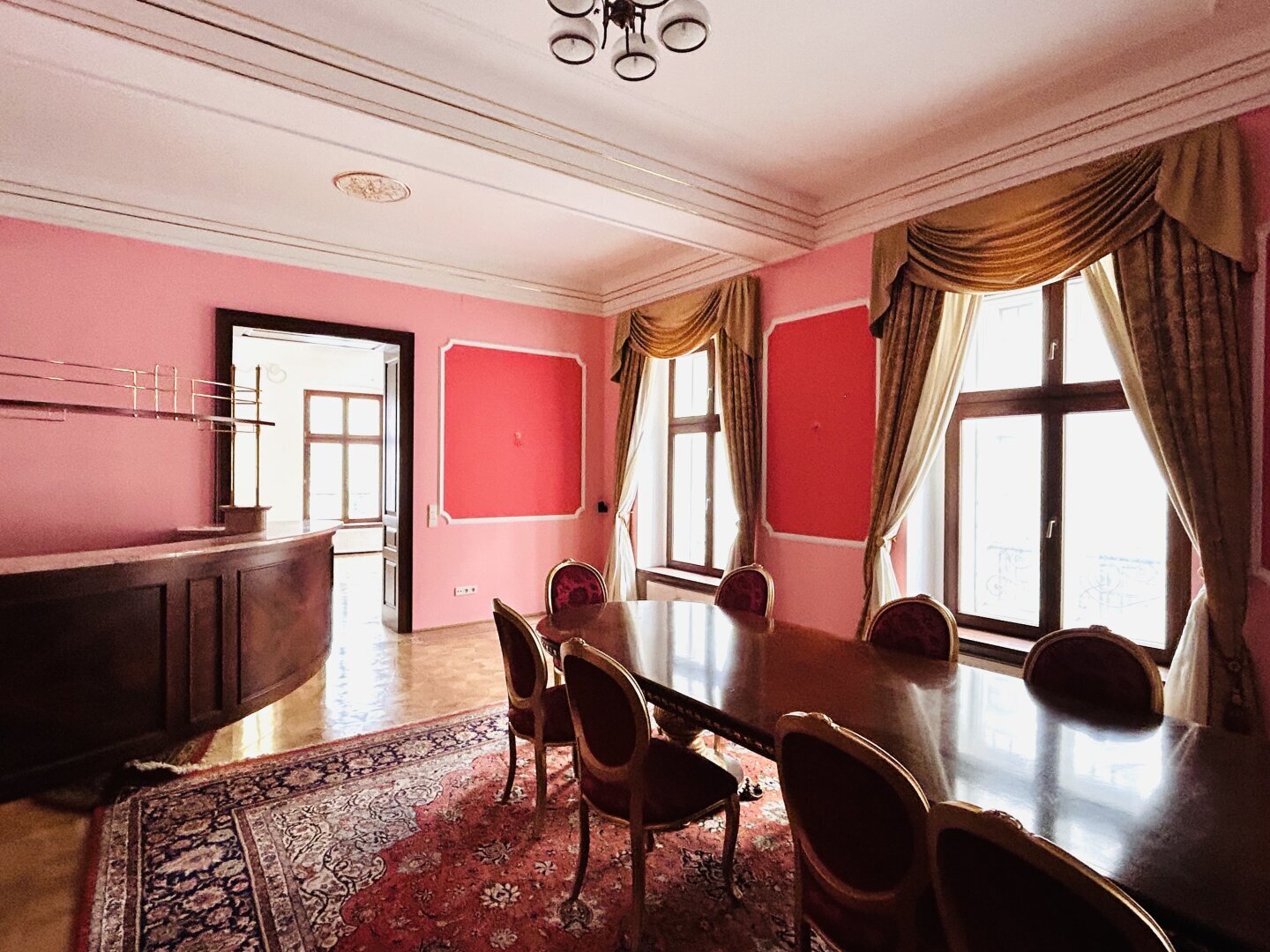 Typisch Wiener Altbau-Juwel grenzend am 1. Bezirk -ca. 500 m² mit 5 Schlafzimmern