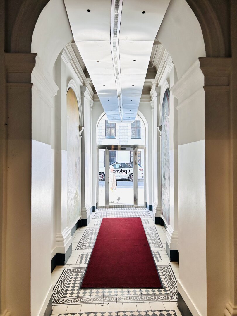 Typisch Wiener Altbau-Juwel grenzend am 1. Bezirk -ca. 500 m² mit 5 Schlafzimmern