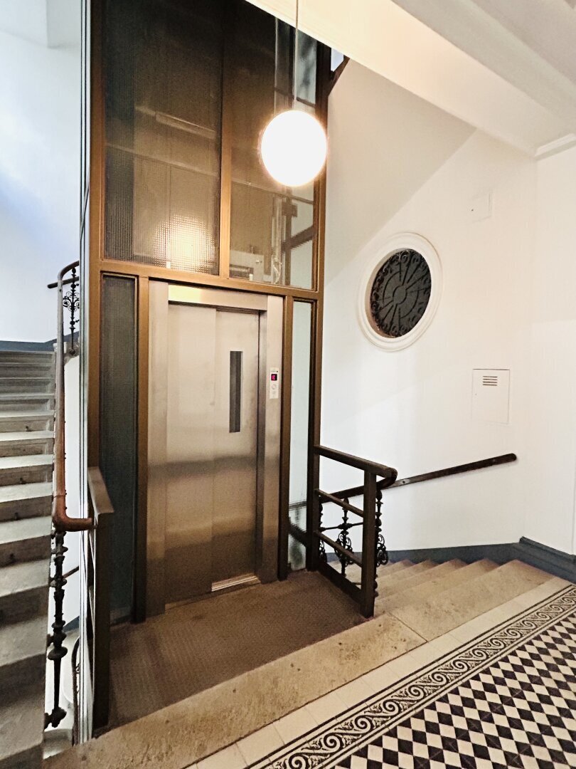 Typisch Wiener Altbau-Juwel grenzend am 1. Bezirk -ca. 500 m² mit 5 Schlafzimmern