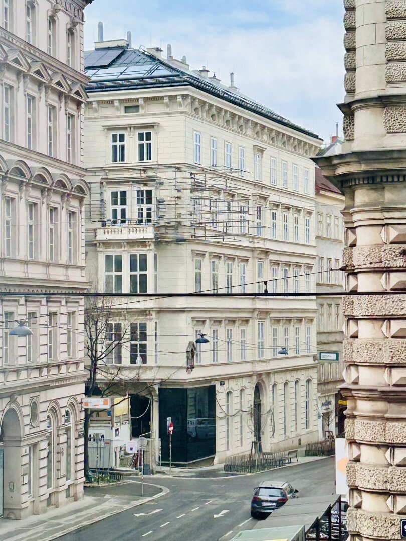Typisch Wiener Altbau-Juwel grenzend am 1. Bezirk -ca. 500 m² mit 5 Schlafzimmern