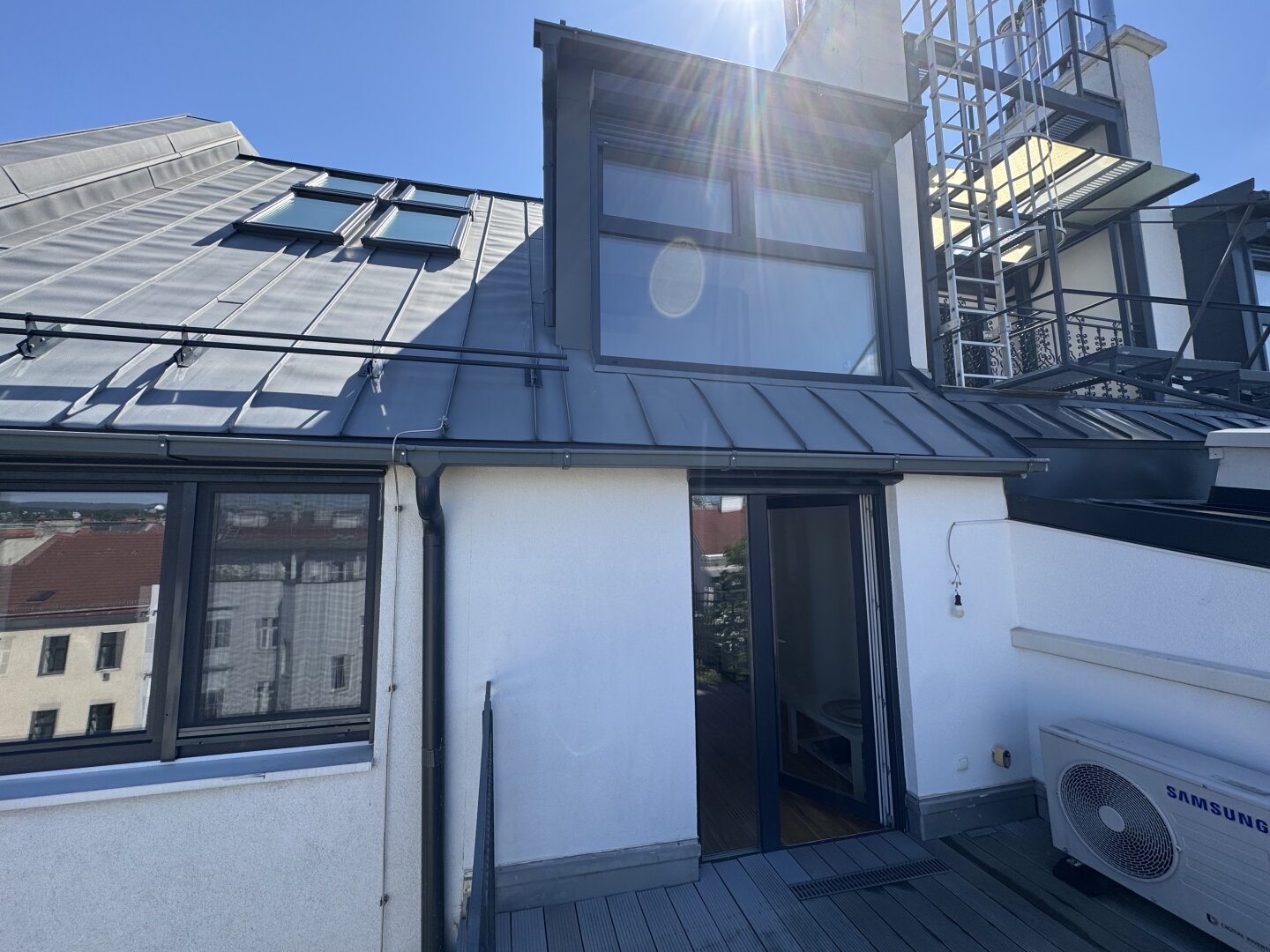 Großzügige Dachgeschosswohnung am Währinger Gürtel | 5 Zimmer | Terrasse, Balkon, Lift & Klimaanlage