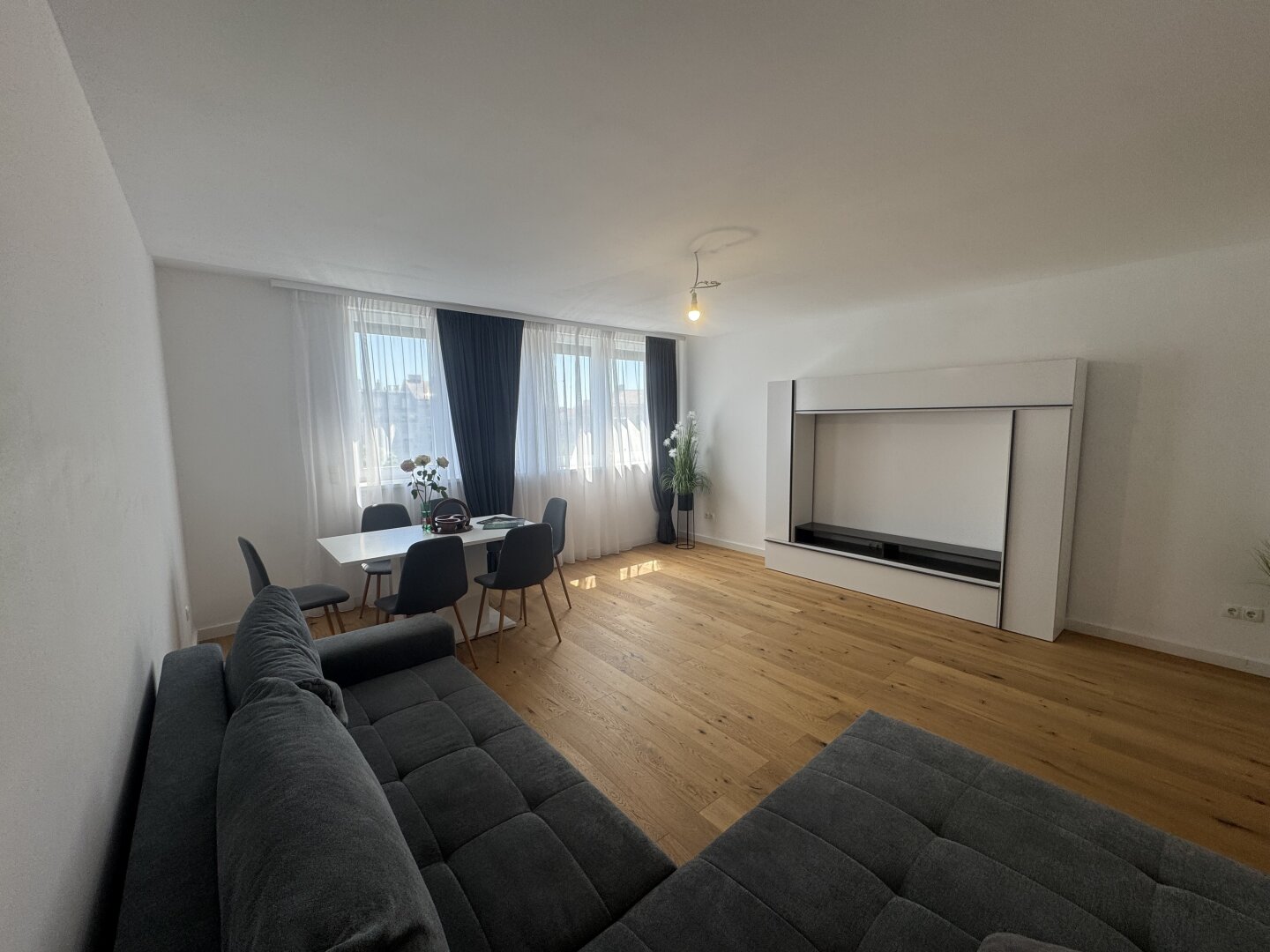 Dachgeschosswohnung mit Terrasse am Währinger Gürtel | 3 Zimmer, Lift & Klimaanlage