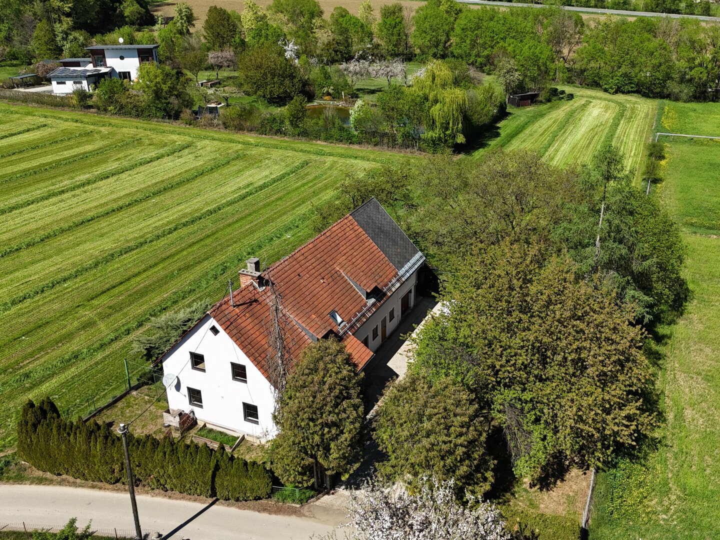 Charmantes Wohnhaus mit Potential: Großer Grund & Selbstversorger-Potenzial in sonniger Aussichtslage!