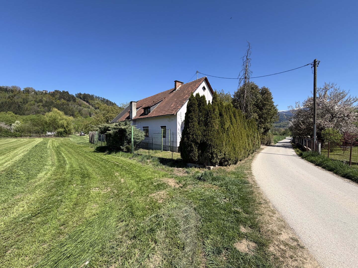 Charmantes Wohnhaus mit Potential: Großer Grund & Selbstversorger-Potenzial in sonniger Aussichtslage!