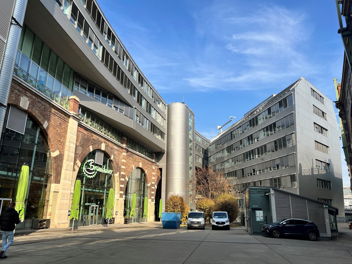 Hochwertig ausgestattete Bürofläche im beliebten Bürohaus SKYLINE Offices - BREEAM zertifiziert