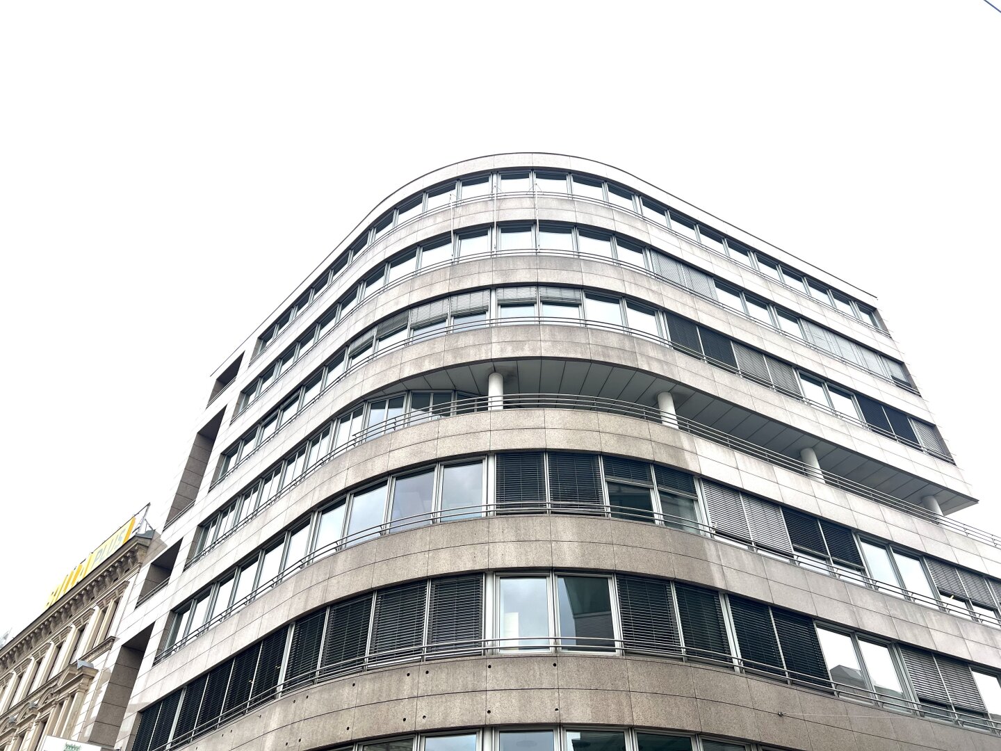 | NÄHE WESTBAHNHOF | Neubaubüro mit BALKON | direkt an der MAHÜ