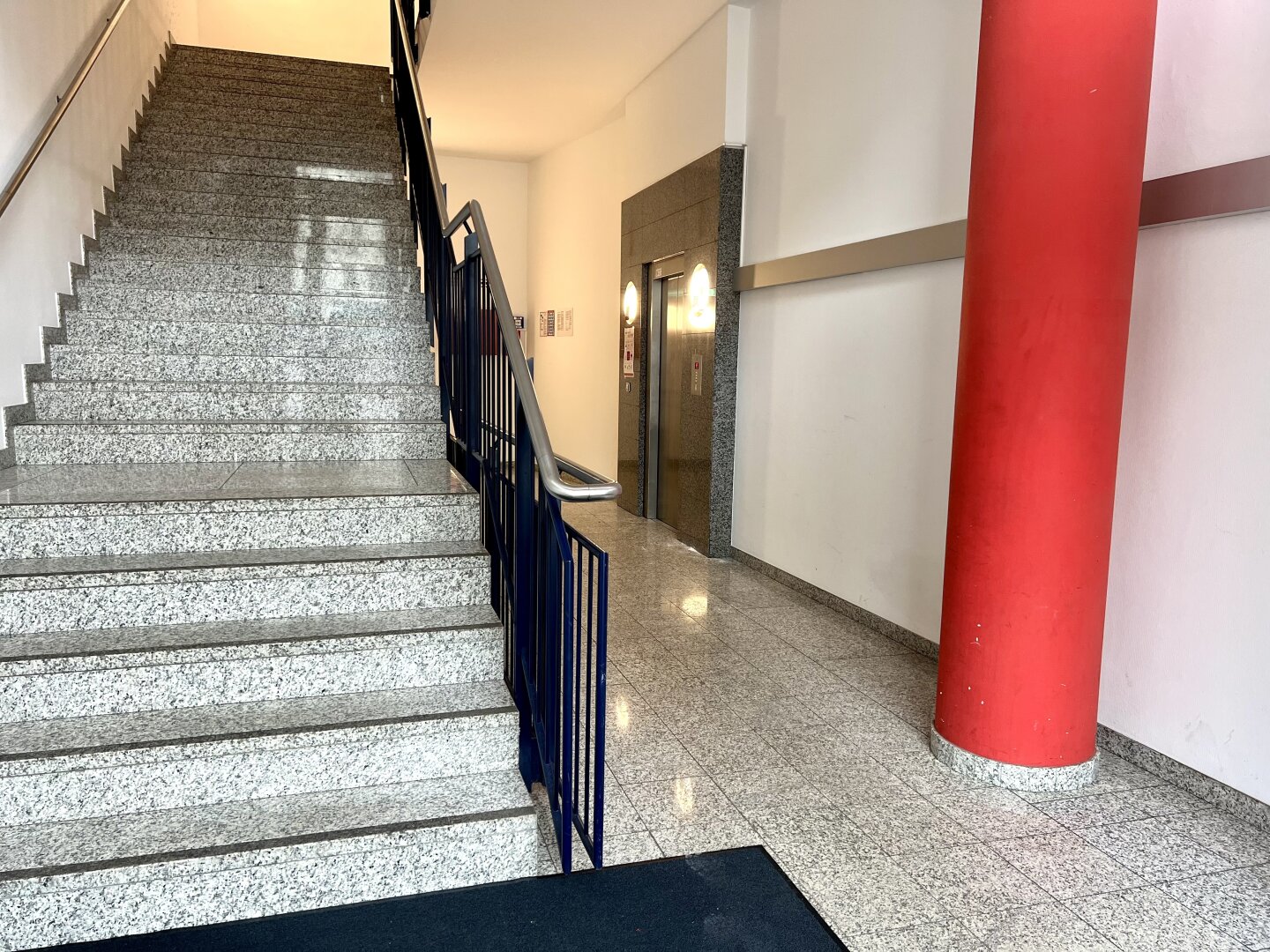 | NÄHE WESTBAHNHOF | Neubaubüro mit BALKON | direkt an der MAHÜ