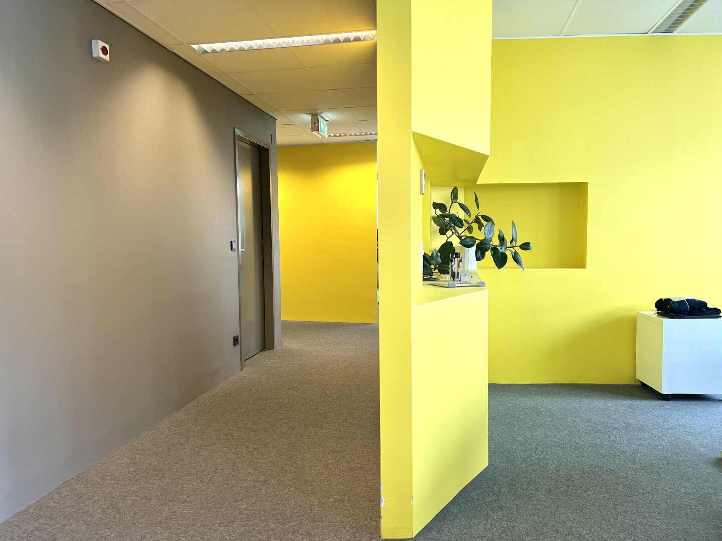 | NÄHE WESTBAHNHOF | Neubaubüro mit BALKON | direkt an der MAHÜ