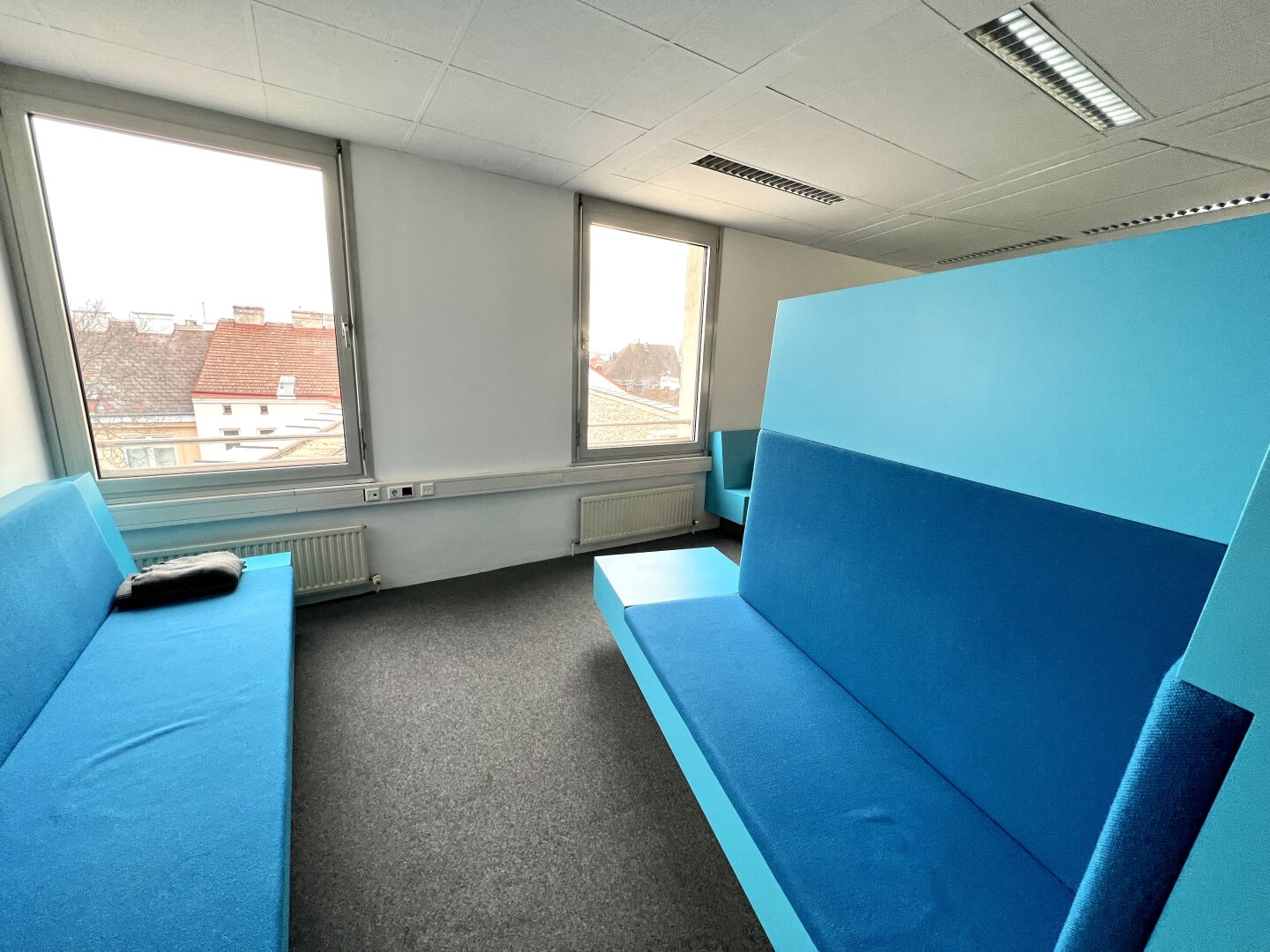 | NÄHE WESTBAHNHOF | Neubaubüro mit BALKON | direkt an der MAHÜ