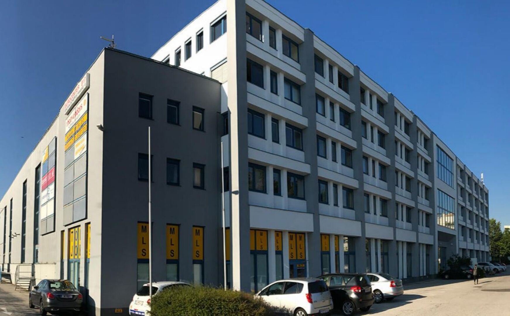 + + +  ehemaliges FITNESS CENTER + + + moderner Standort + + + in dynamischem Umfeld + + + (RESERVIERT)