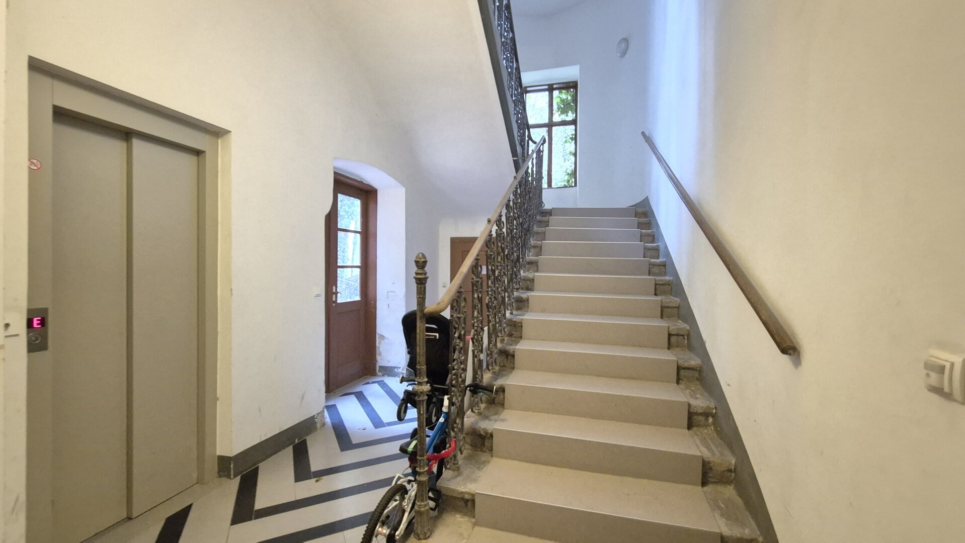 | 2 EINHEITEN | WOHNUNGSPAKET | VIEL POTENTIAL |