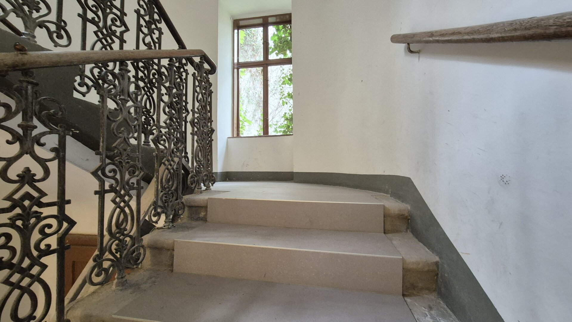 | 2 EINHEITEN | WOHNUNGSPAKET | VIEL POTENTIAL |