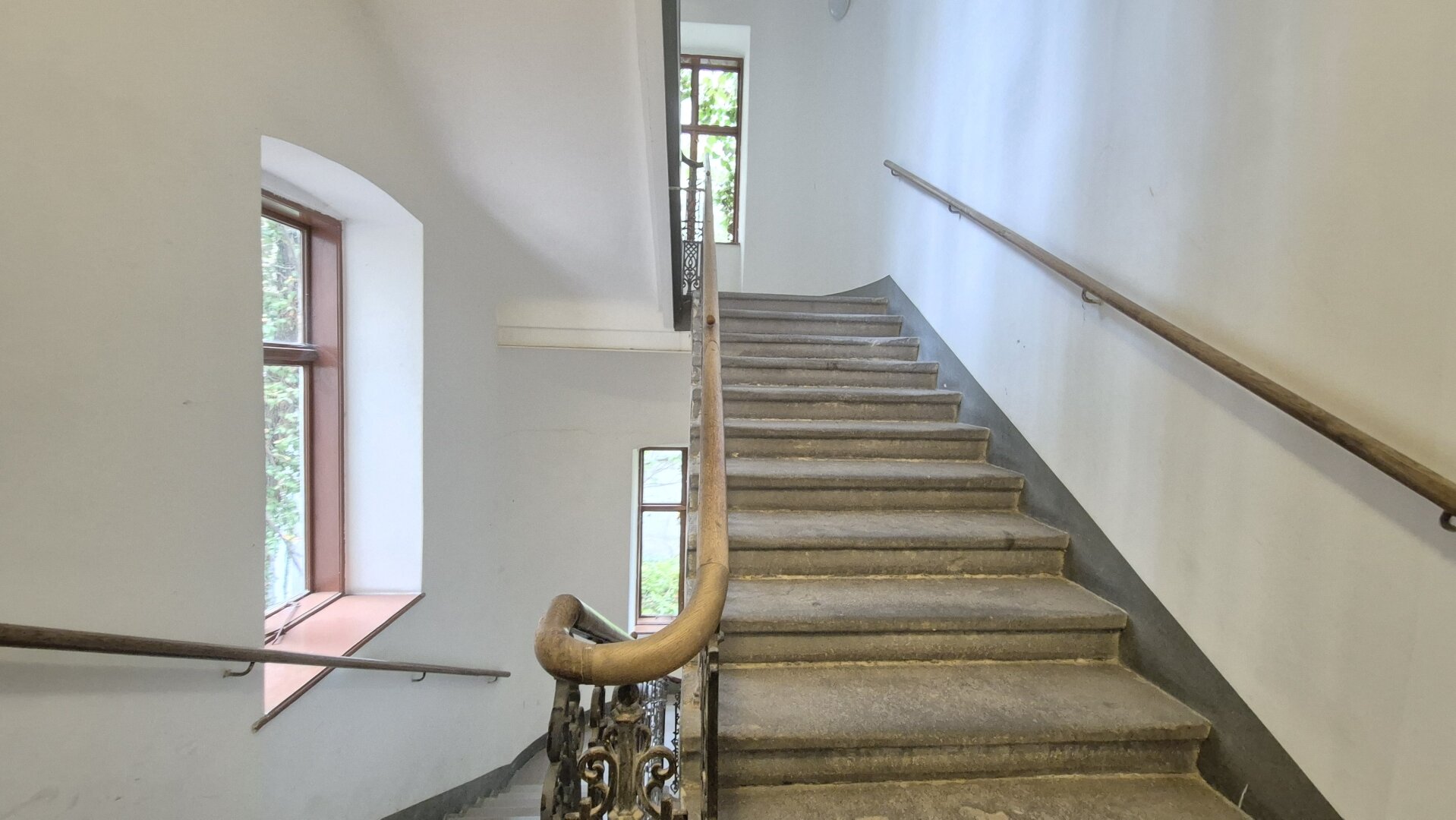 | 2 EINHEITEN | WOHNUNGSPAKET | VIEL POTENTIAL |