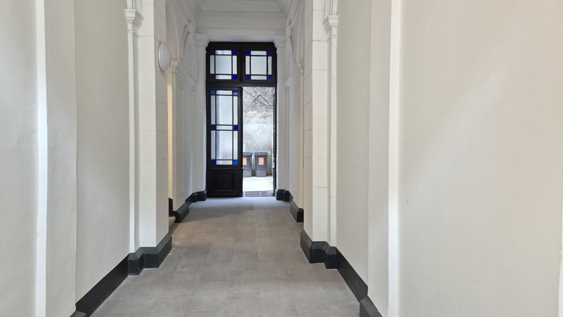 | UNBEFRISTET VERMIETETER ALTBAU | SANIERTES HAUS | STILFASSADE