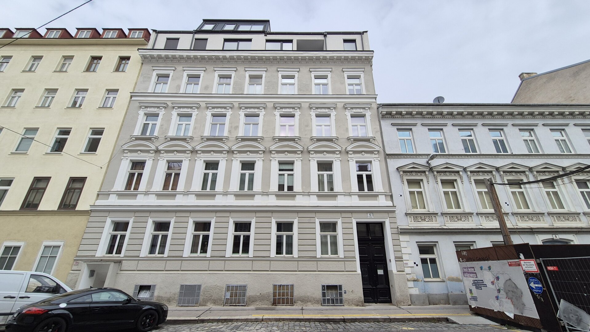 | UNBEFRISTET VERMIETETER ALTBAU | SANIERTES HAUS | STILFASSADE