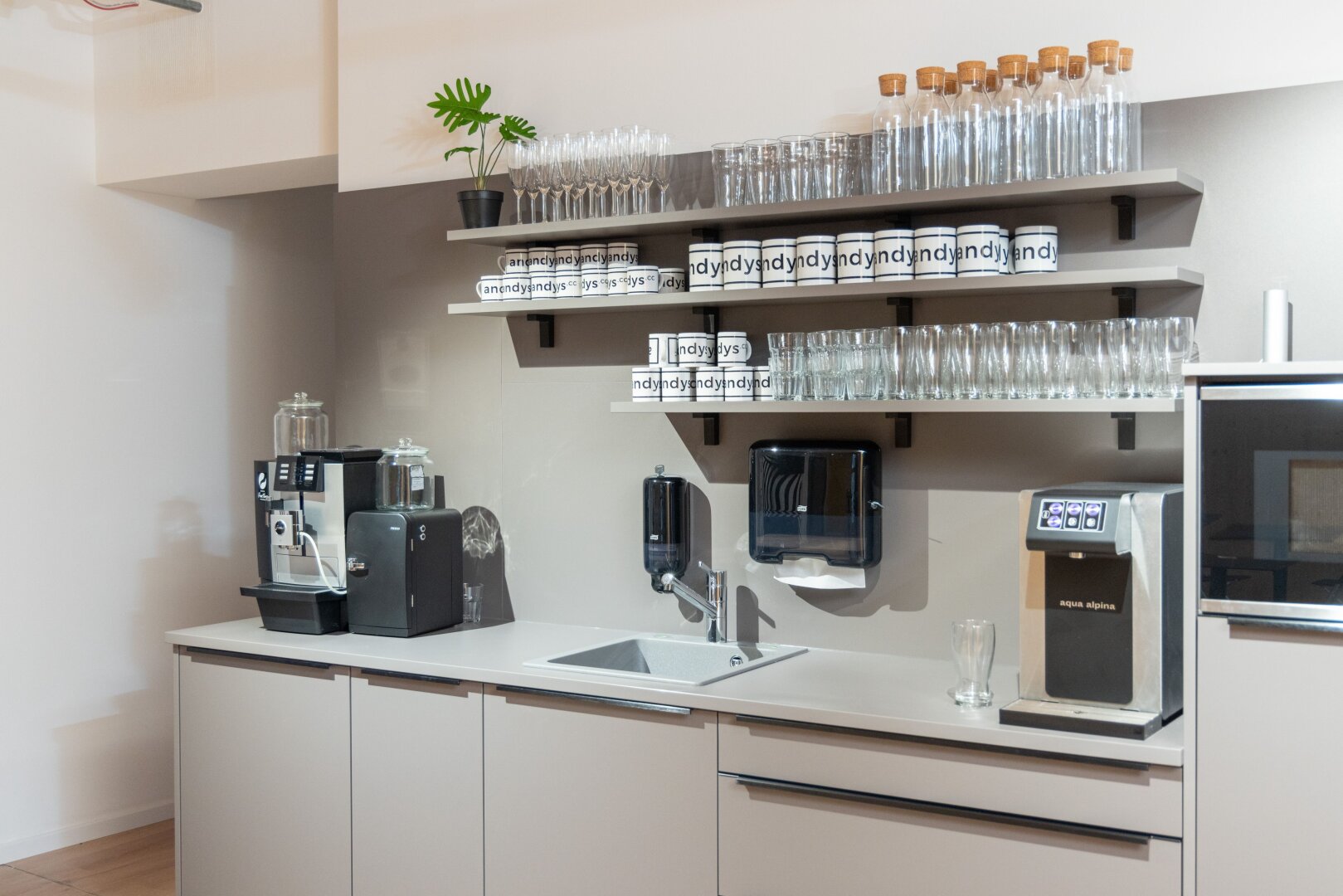 + + + Büroflächen und Co-working in Business-Center | SEESTADT + + +