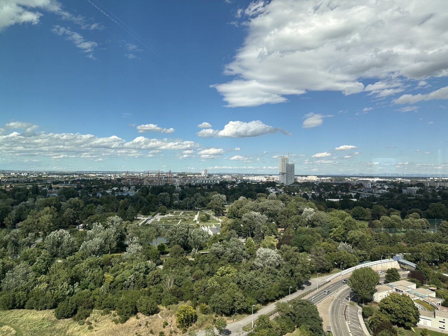 | BÜROS MIT AUSBLICK | IM SATURN TOWER