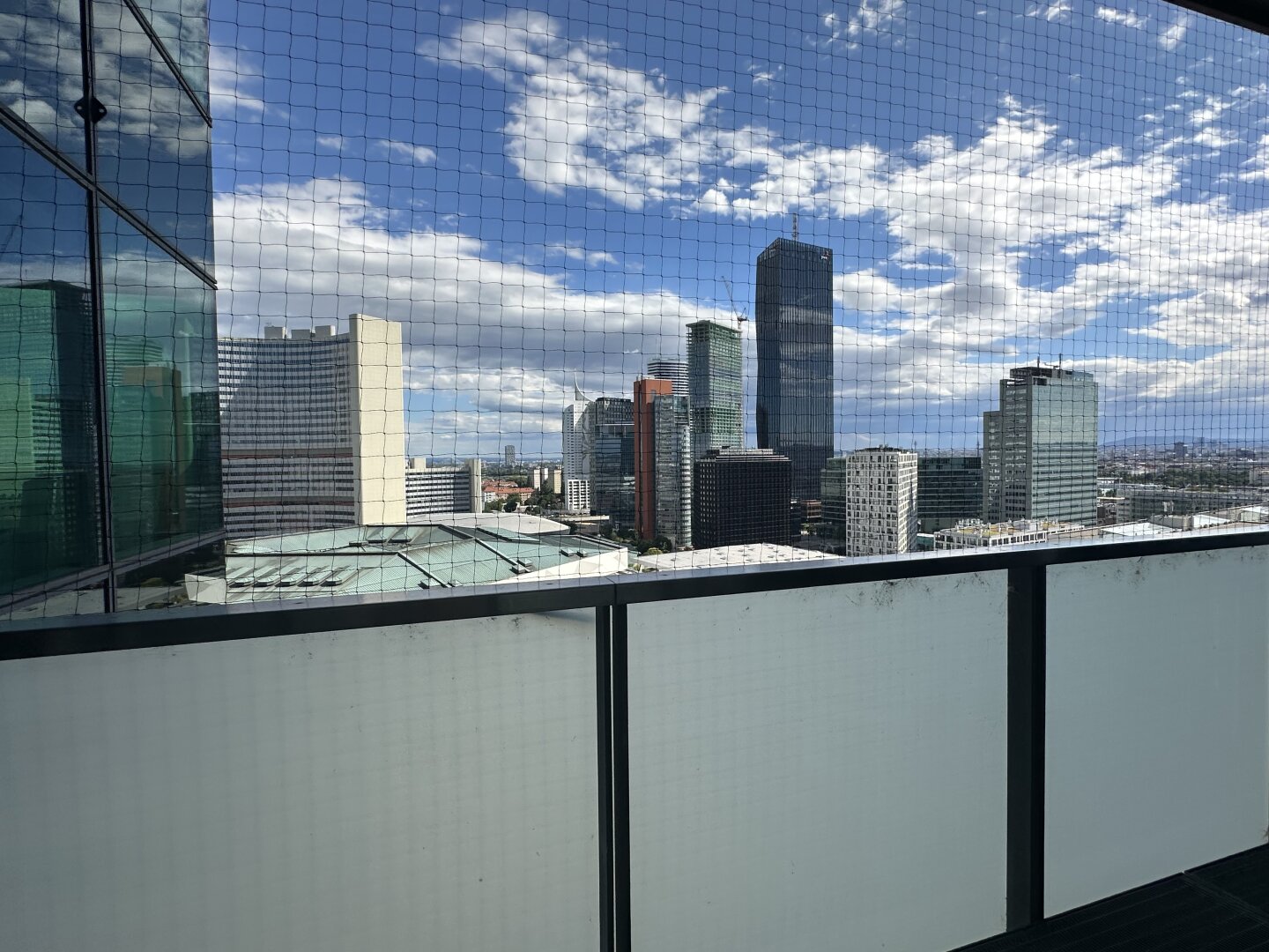 | BÜROS MIT AUSBLICK | IM SATURN TOWER