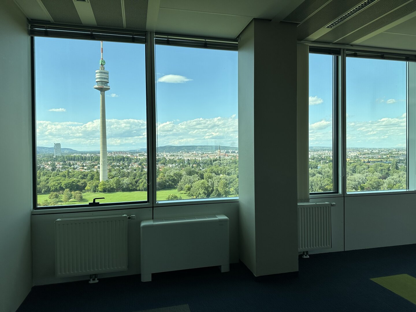 | BÜROS MIT AUSBLICK | IM SATURN TOWER