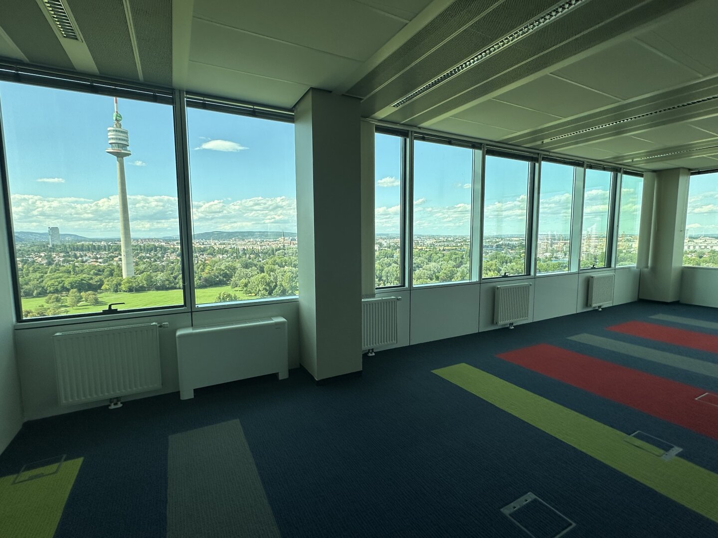 | BÜROS MIT AUSBLICK | IM SATURN TOWER