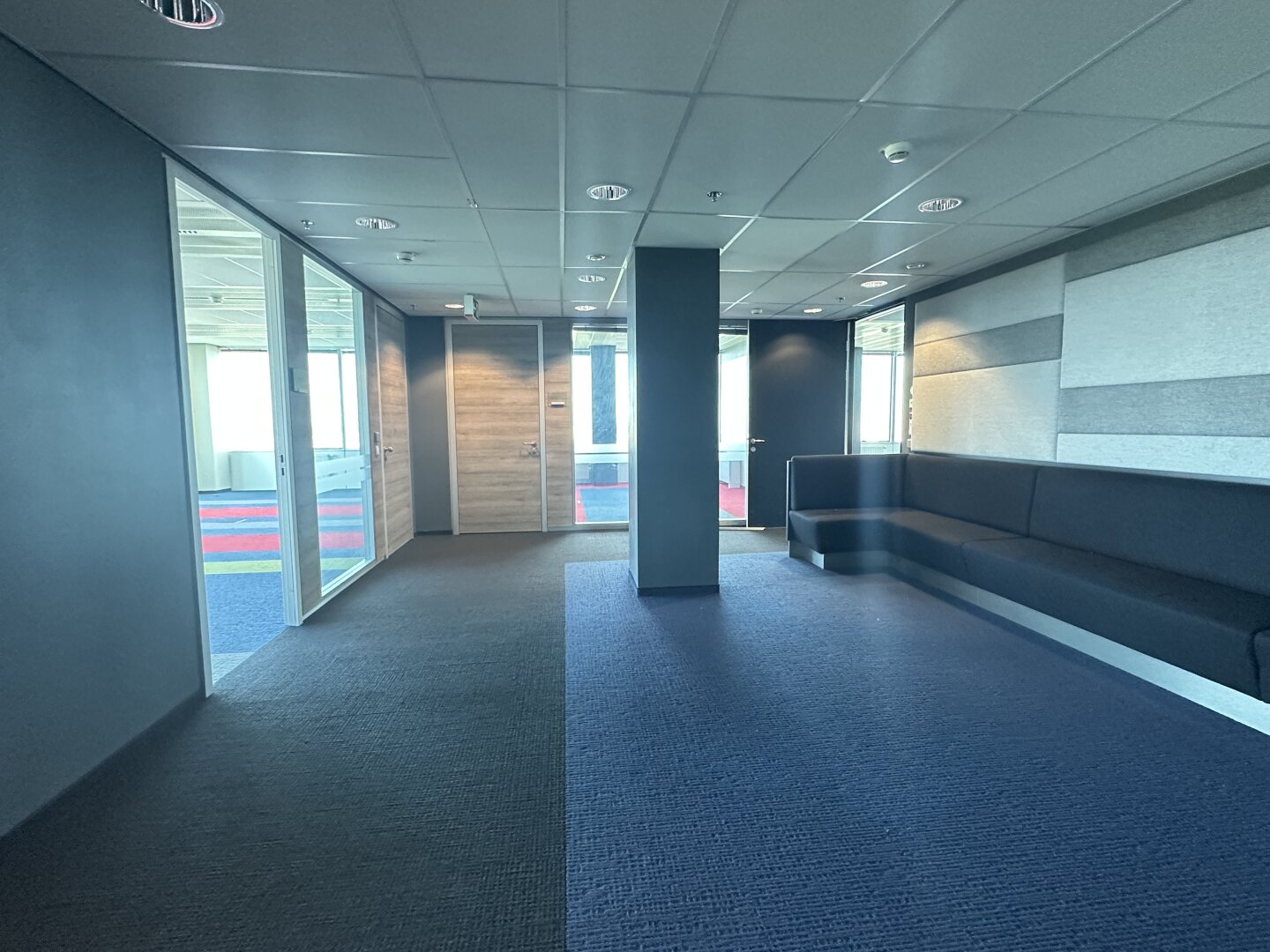 | BÜROS MIT AUSBLICK | IM SATURN TOWER