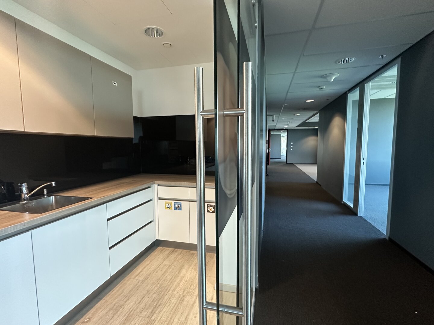 | BÜROS MIT AUSBLICK | IM SATURN TOWER