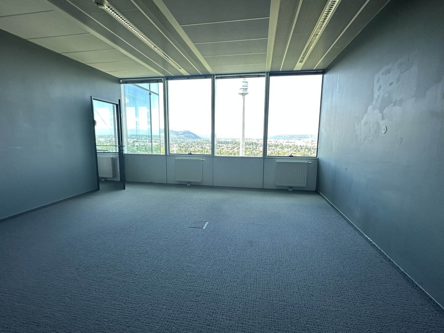 | BÜROS MIT AUSBLICK | IM SATURN TOWER