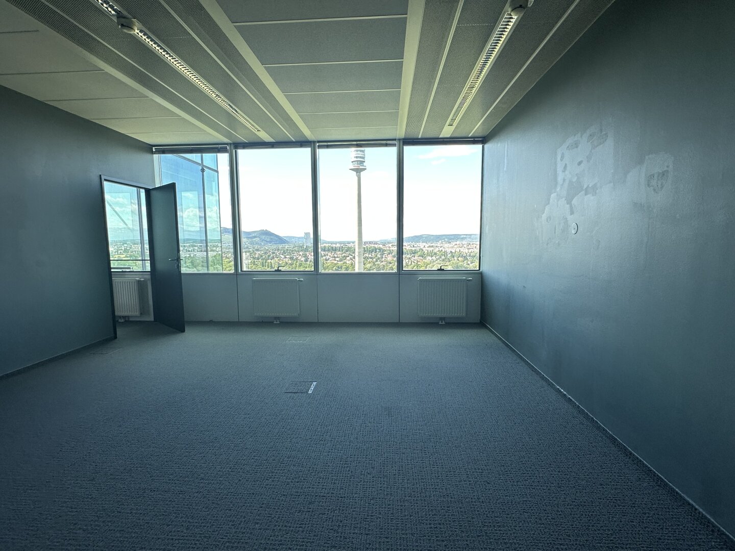 | BÜROS MIT AUSBLICK | IM SATURN TOWER