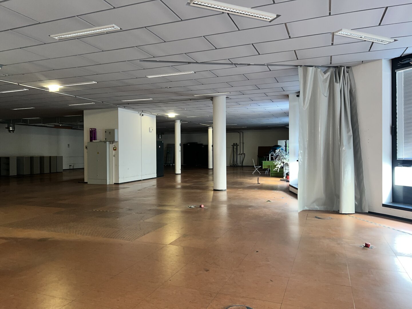 Town Town - CB 10 - Moderne Büro-, Geschäfts- & Lagerflächen