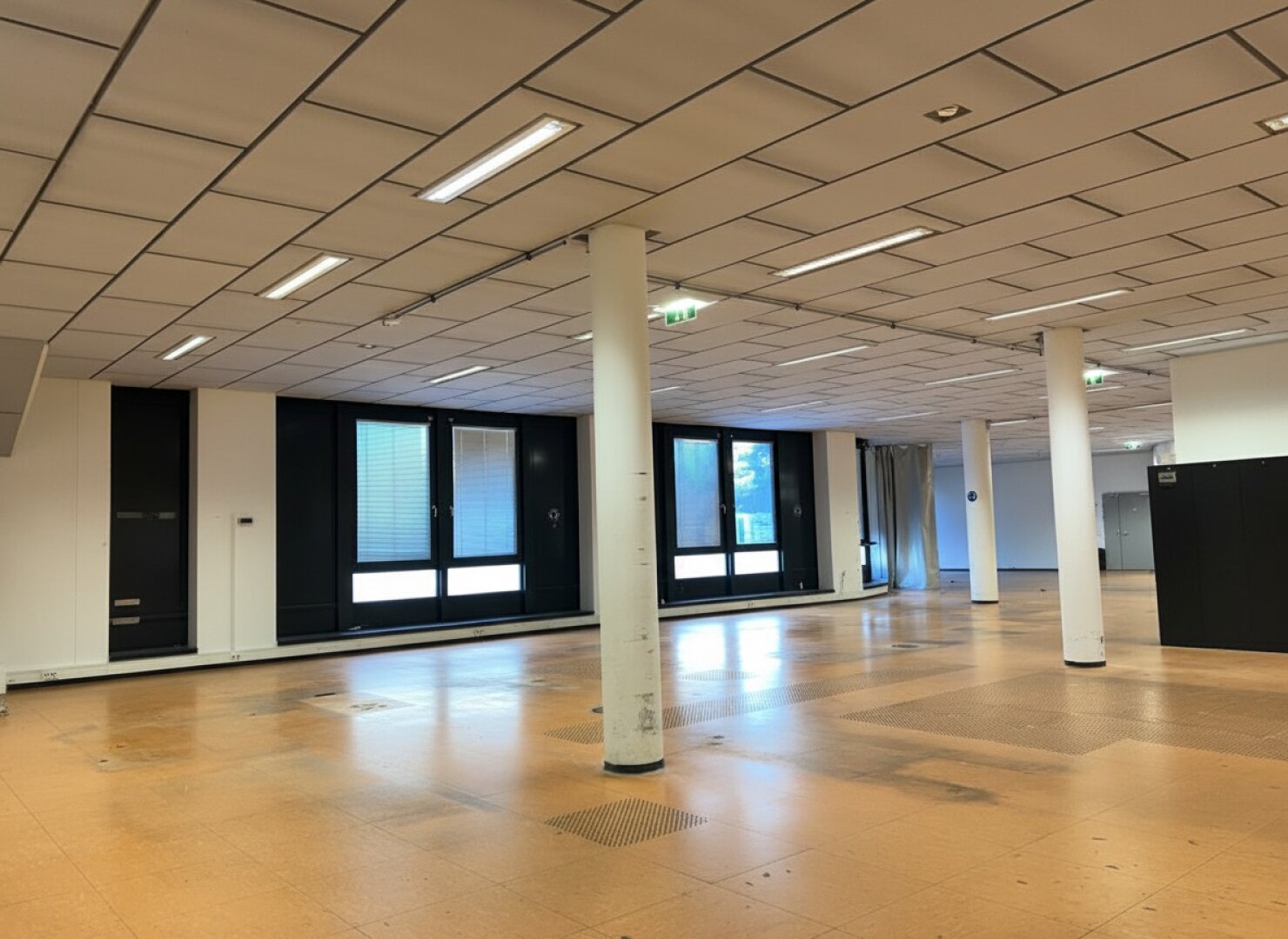 Town Town - CB 10 - Moderne Büro-, Geschäfts- & Lagerflächen