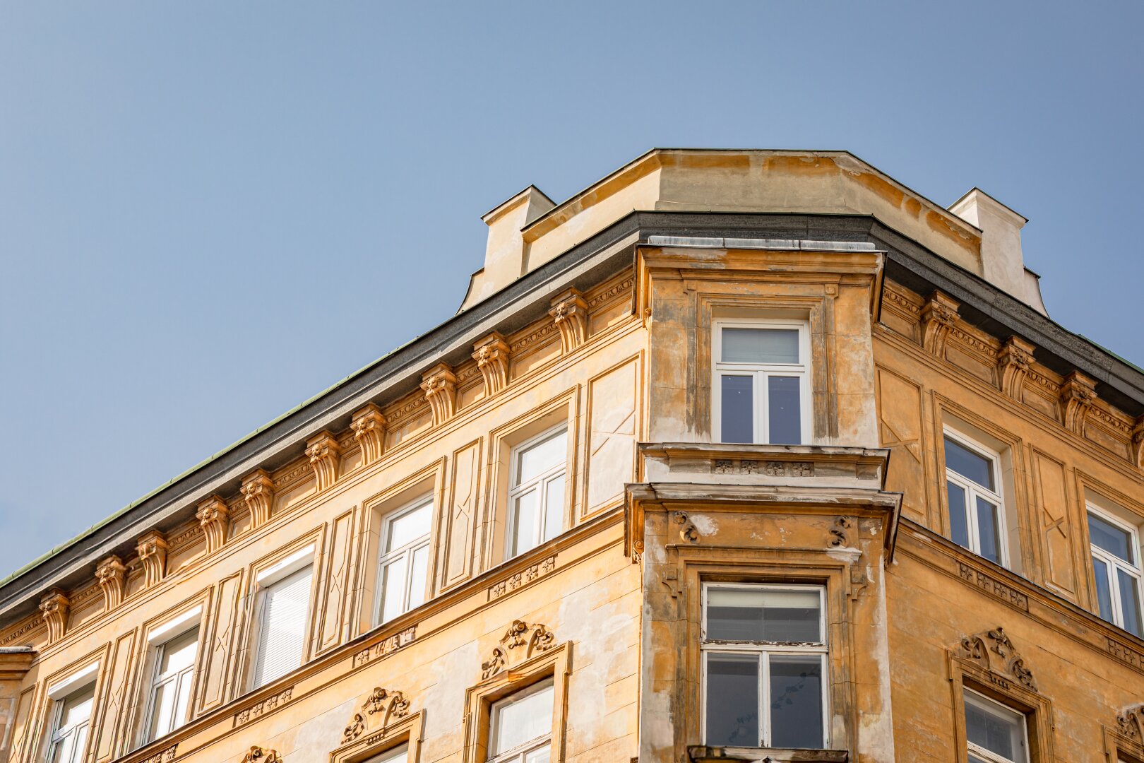 BAUBEWILLIGTER ROHDACHBODEN mit GARAGENOPTION